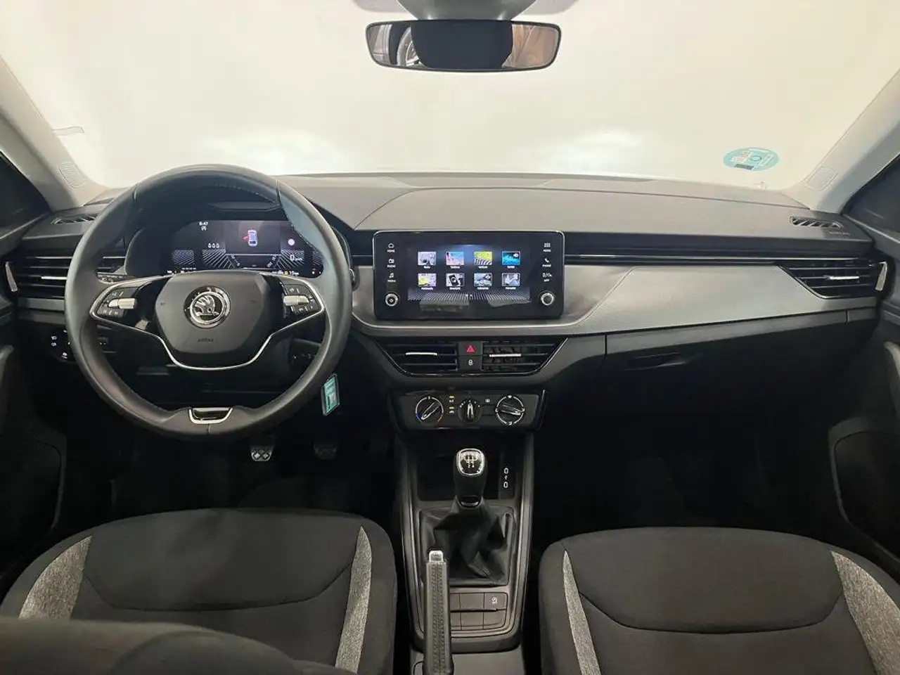 Skoda Scala 1.0 TSI Essence 70kW — معرض صور السيارة 4