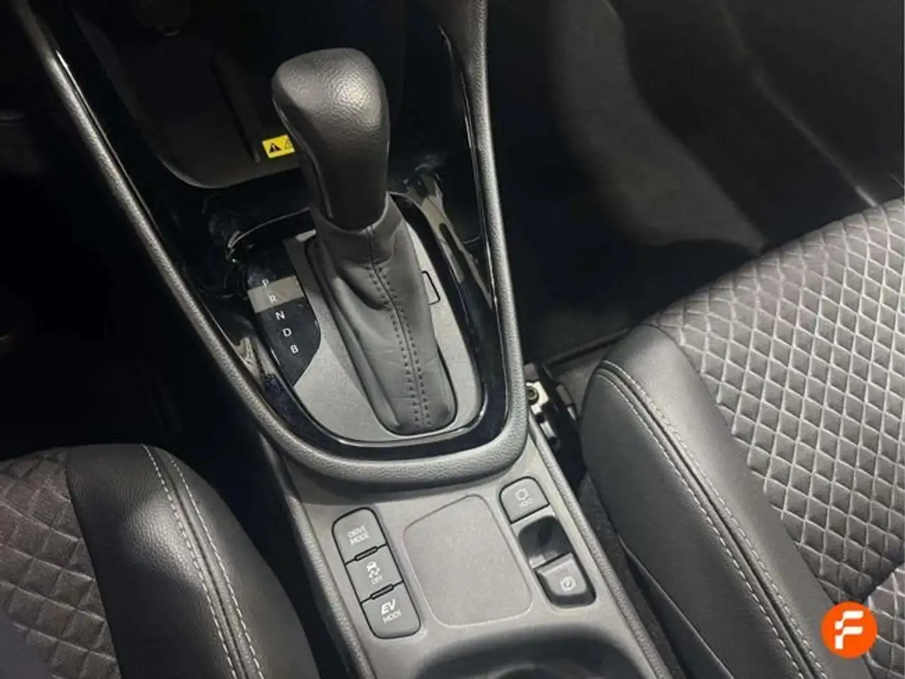 Toyota Yaris 120H 1.5 Style — Vehicle gallery 16