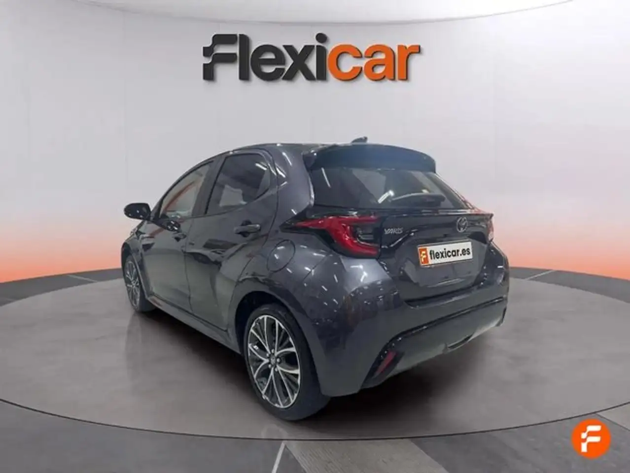 Toyota Yaris 120H 1.5 Style — Vehicle gallery 5