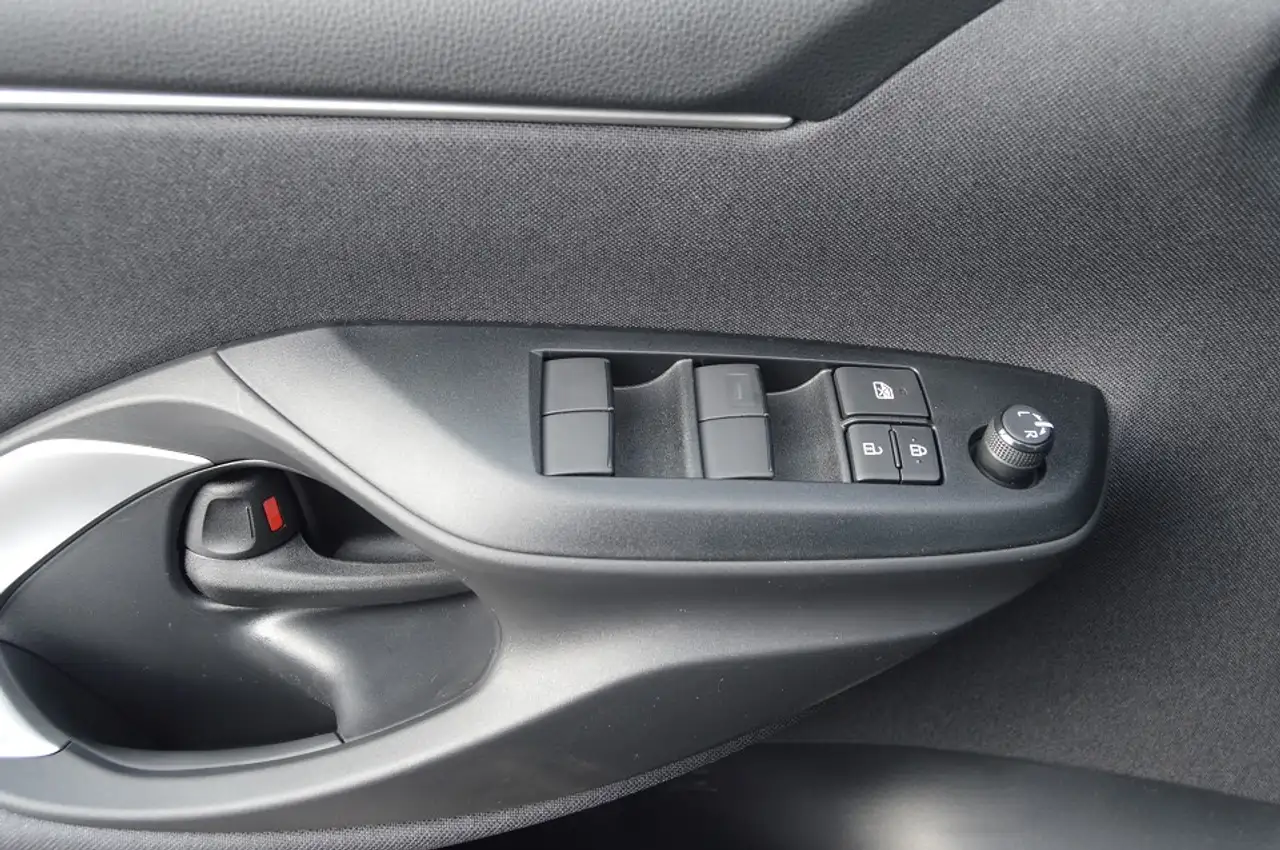 Mazda 2 HYB 1.5L Hybrid VVT-i 116 PS e-CVT FWD CENTRE-LINE — معرض صور السيارة 18