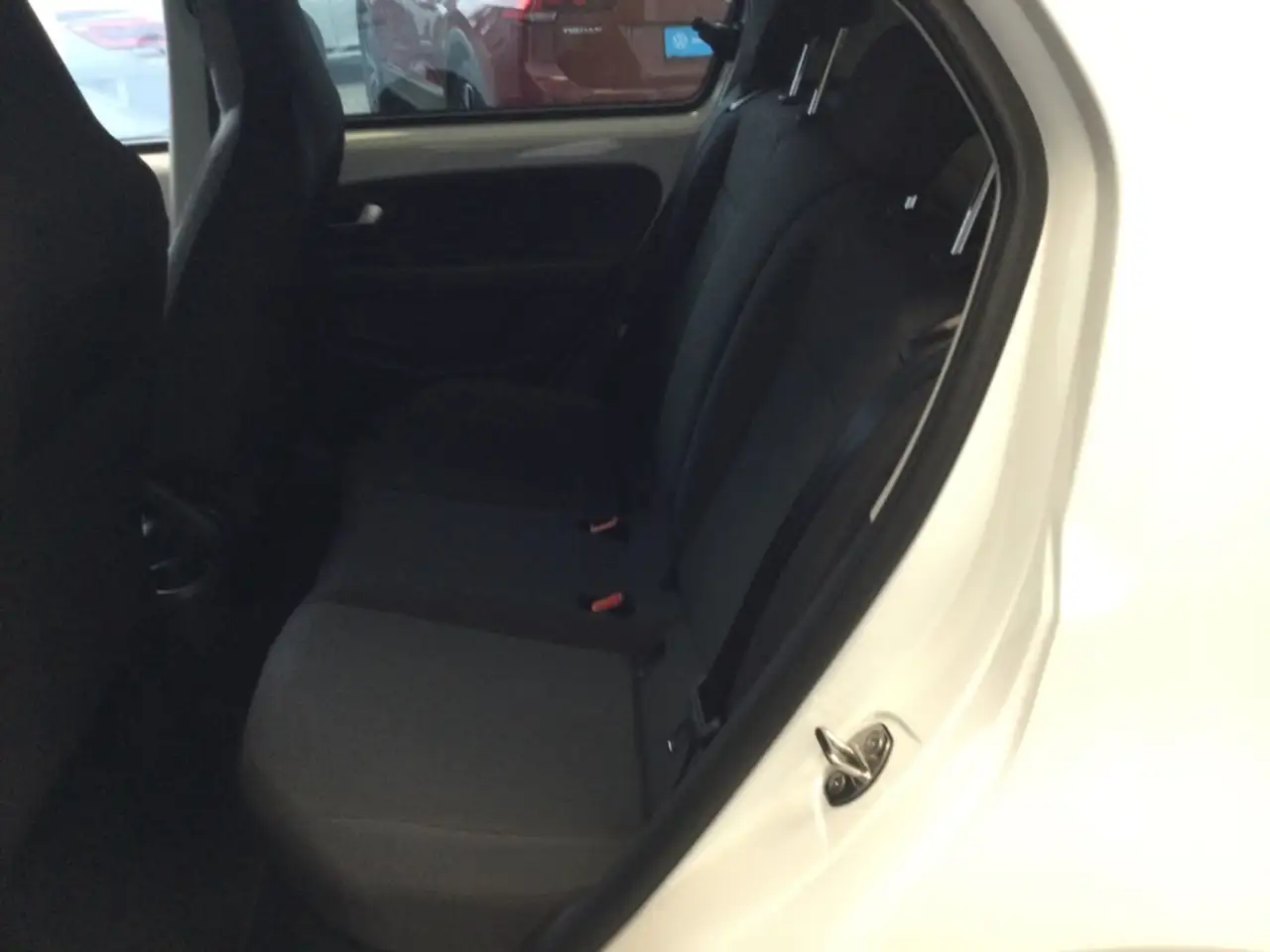 Volkswagen e-up! e - Edition 61 kW 32,3 kWh 1-Gang-Automatik — معرض صور السيارة 7