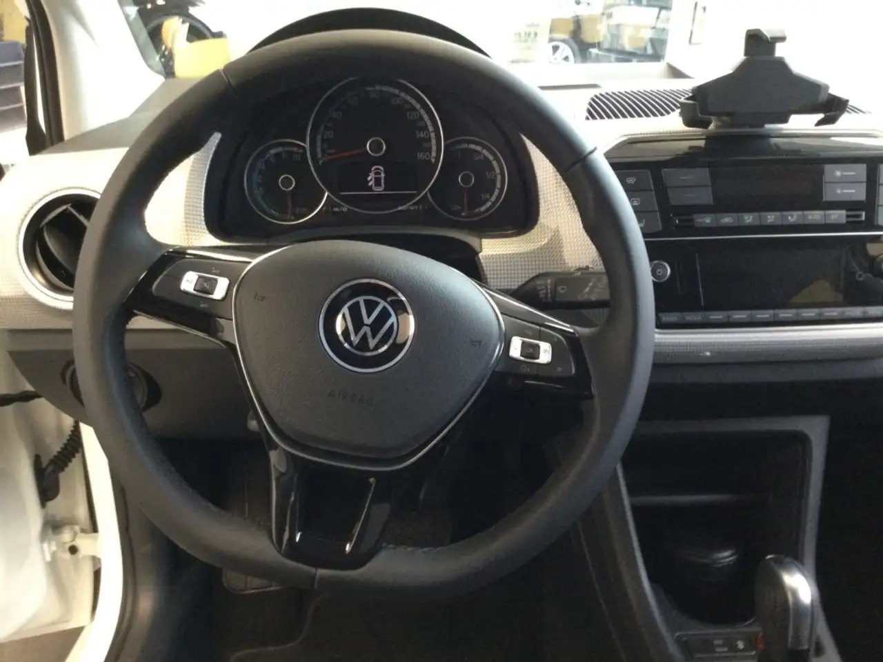 Volkswagen e-up! e - Edition 61 kW 32,3 kWh 1-Gang-Automatik — معرض صور السيارة 8
