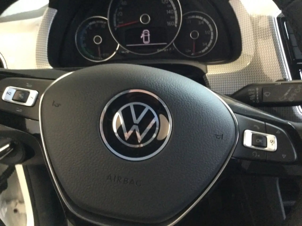 Volkswagen e-up! e - Edition 61 kW 32,3 kWh 1-Gang-Automatik — معرض صور السيارة 9