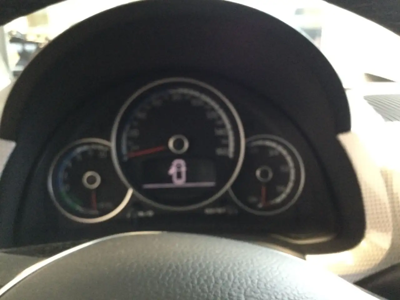 Volkswagen e-up! e - Edition 61 kW 32,3 kWh 1-Gang-Automatik — معرض صور السيارة 12