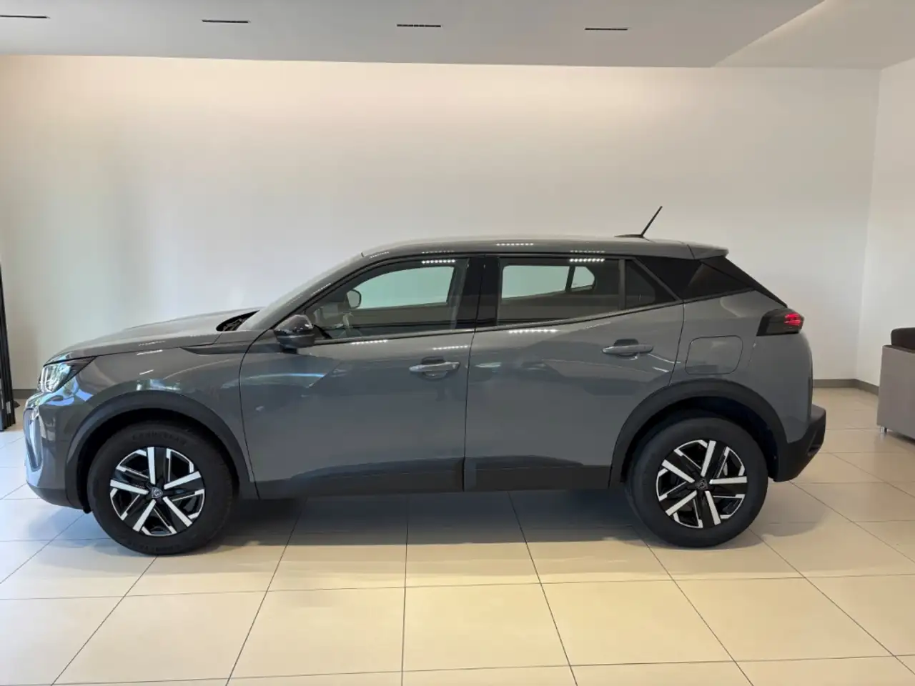 Peugeot 2008 Active 100 Klimaautomatik DAB SITZHZG NAVI — Vehicle gallery 8