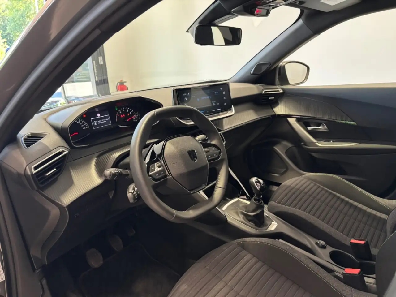 Peugeot 2008 Active 100 Klimaautomatik DAB SITZHZG NAVI — Vehicle gallery 10