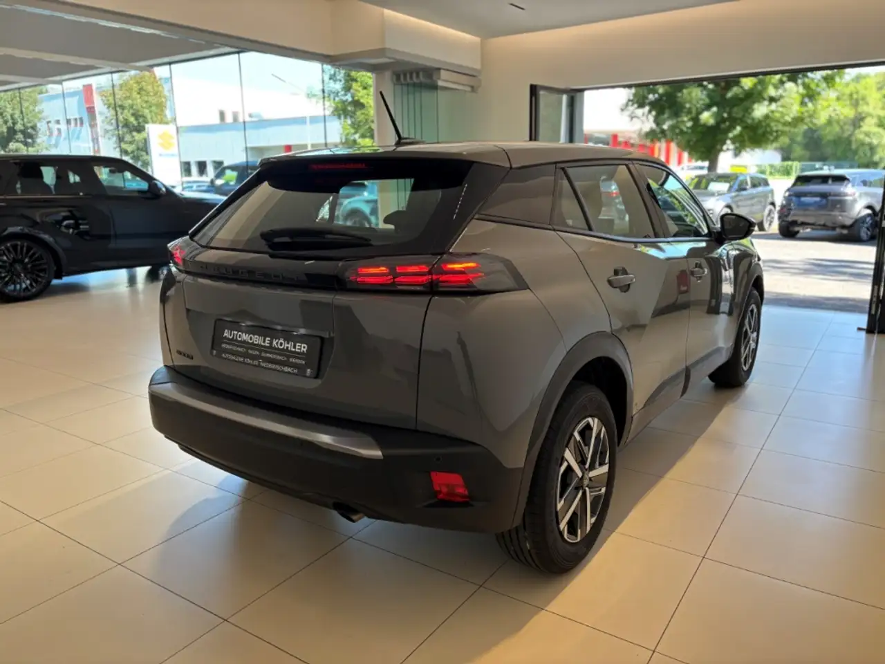 Peugeot 2008 Active 100 Klimaautomatik DAB SITZHZG NAVI — Vehicle gallery 5