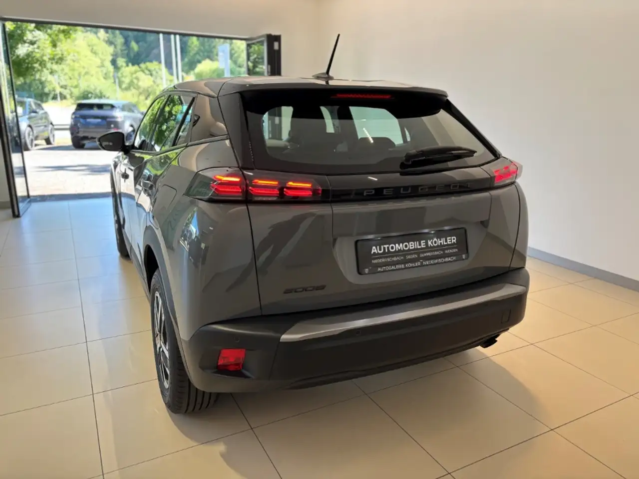 Peugeot 2008 Active 100 Klimaautomatik DAB SITZHZG NAVI — Vehicle gallery 6