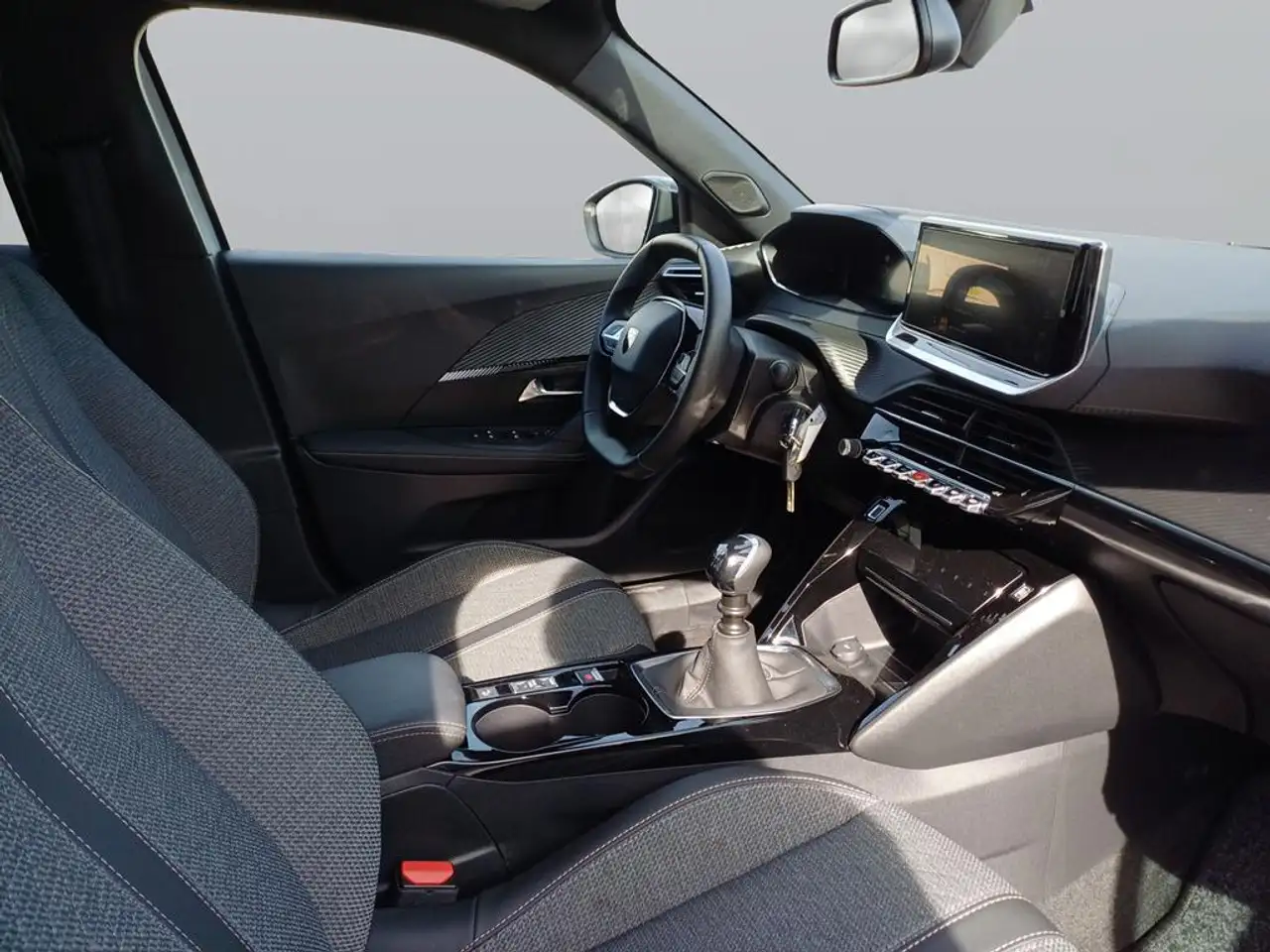 Peugeot 2008 Neuer 2008 Allure PureTech 100 — Vehicle gallery 11