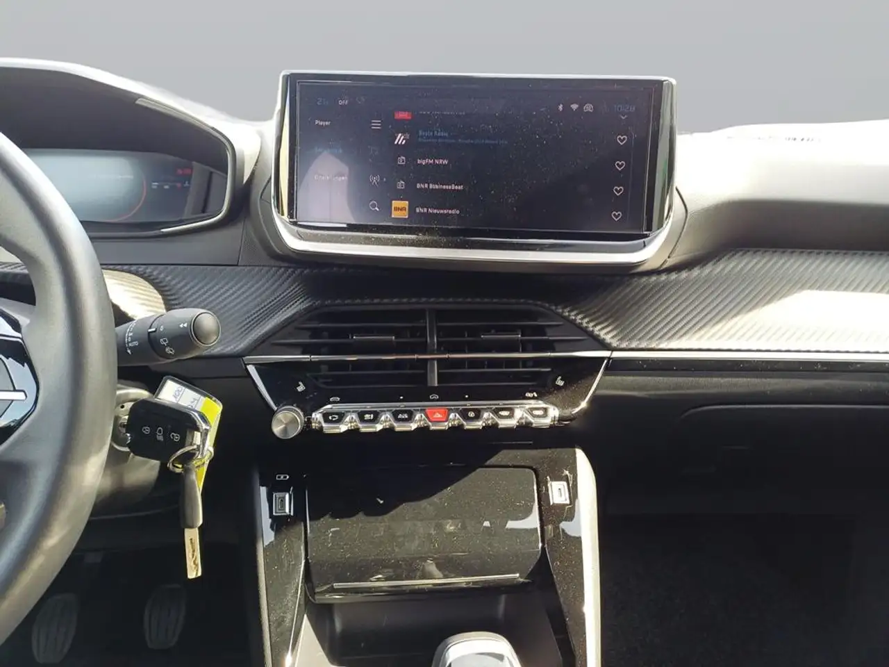 Peugeot 2008 Neuer 2008 Allure PureTech 100 — Vehicle gallery 12