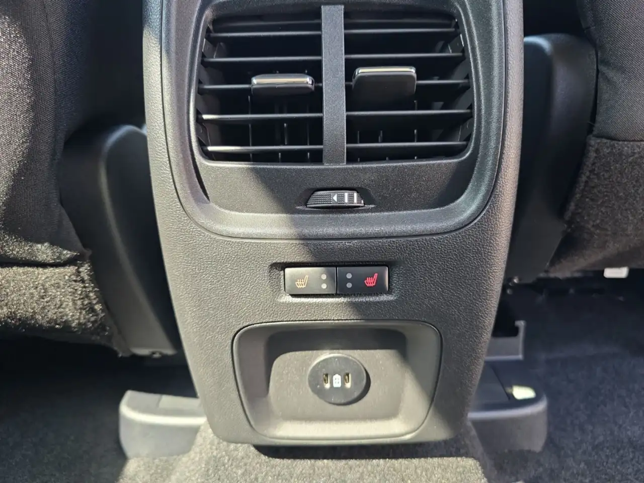 Ford Kuga Titanium PHEV Navi digitales Cockpit B & O LED Ble — Vehicle gallery 16
