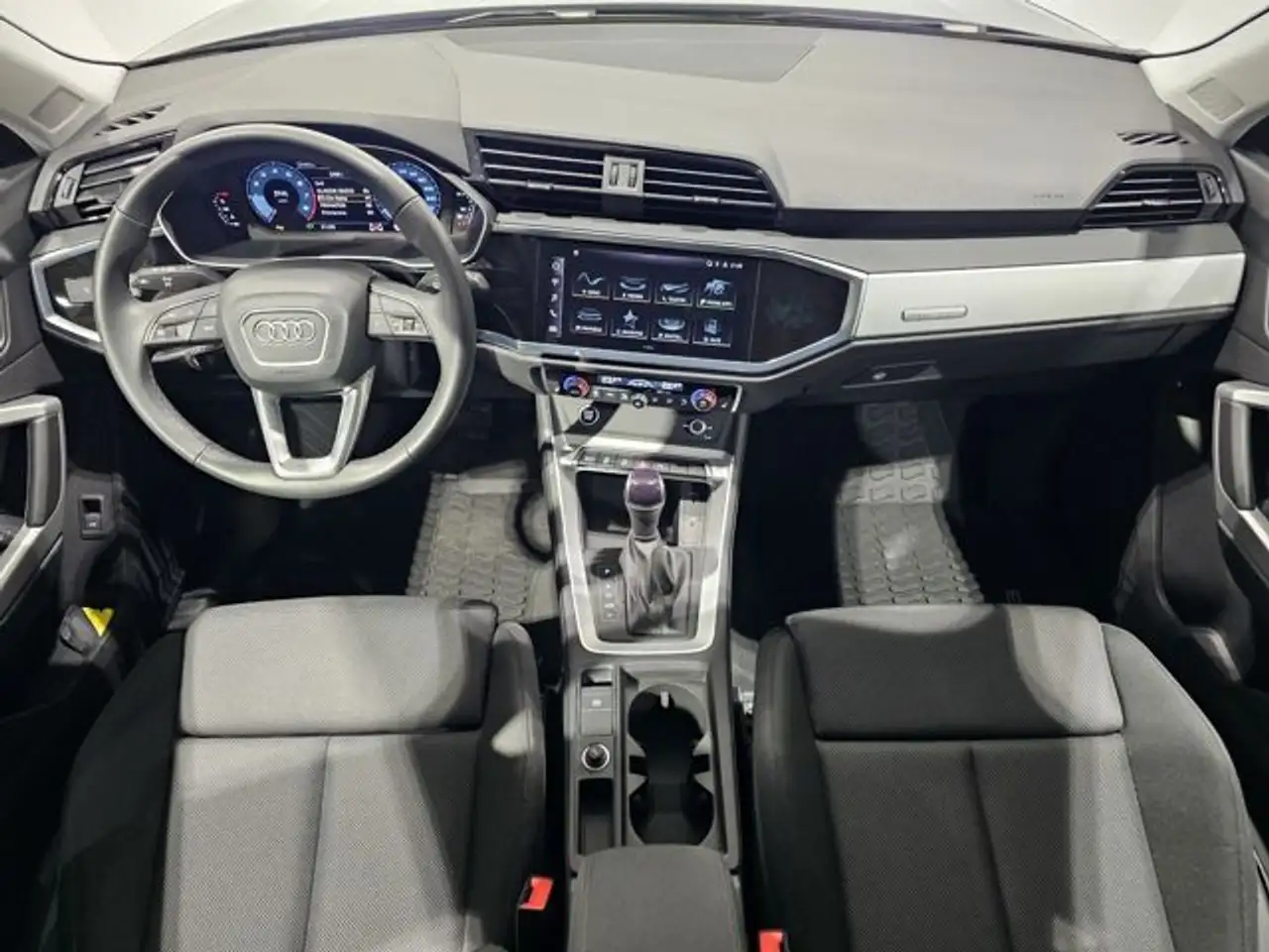 Audi Q3 35 TFSI Sport Virtual LED Plus Standheiz. AHK Spor — معرض صور السيارة 17