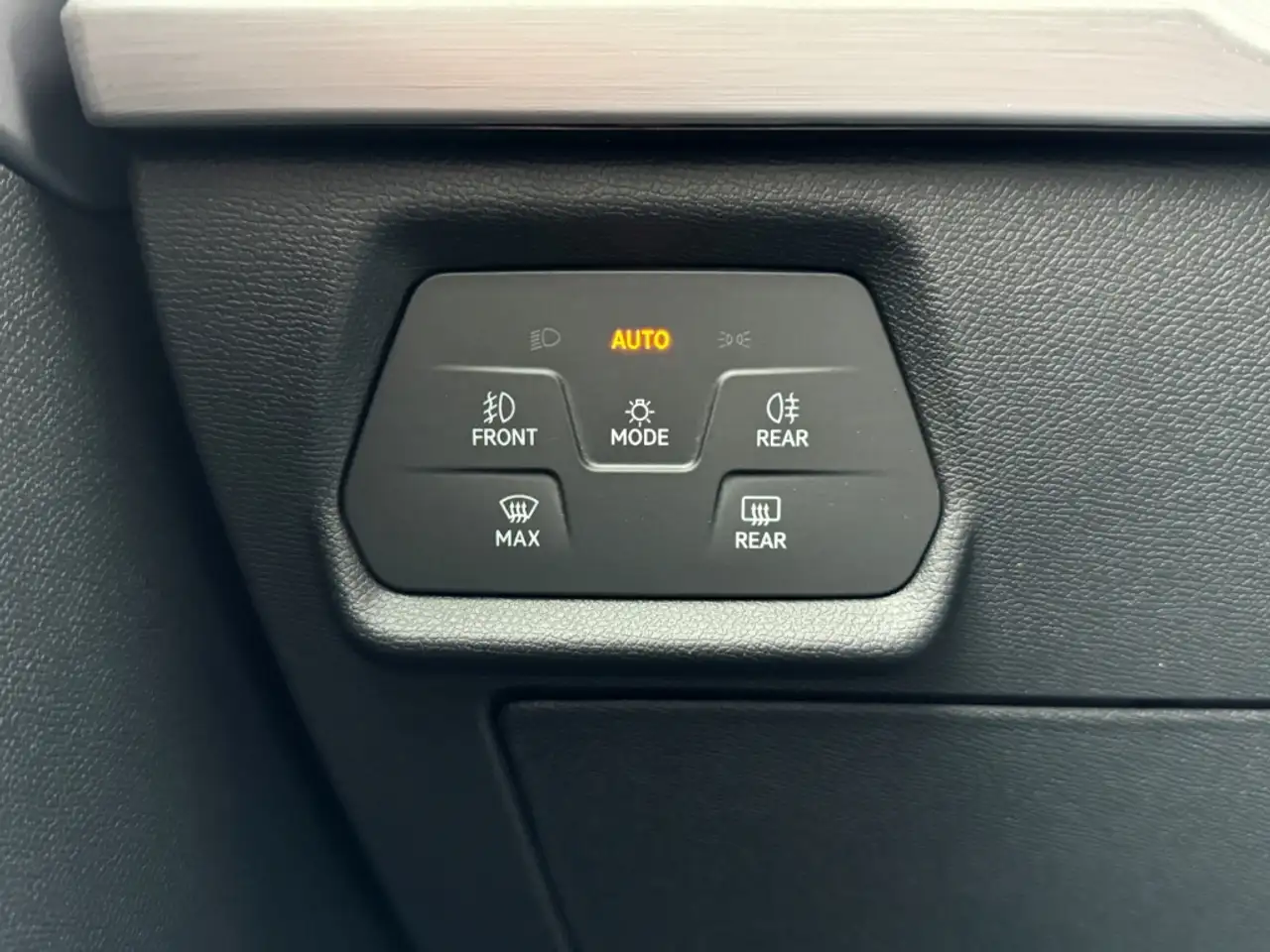 SEAT Leon Sportstourer 1.5 eTSI DSG FR Plus Navi AHK e.Hk AC — Vehicle gallery 20