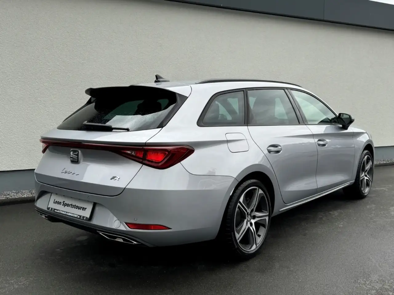 SEAT Leon Sportstourer 1.5 eTSI DSG FR Plus Navi AHK e.Hk AC — Vehicle gallery 4