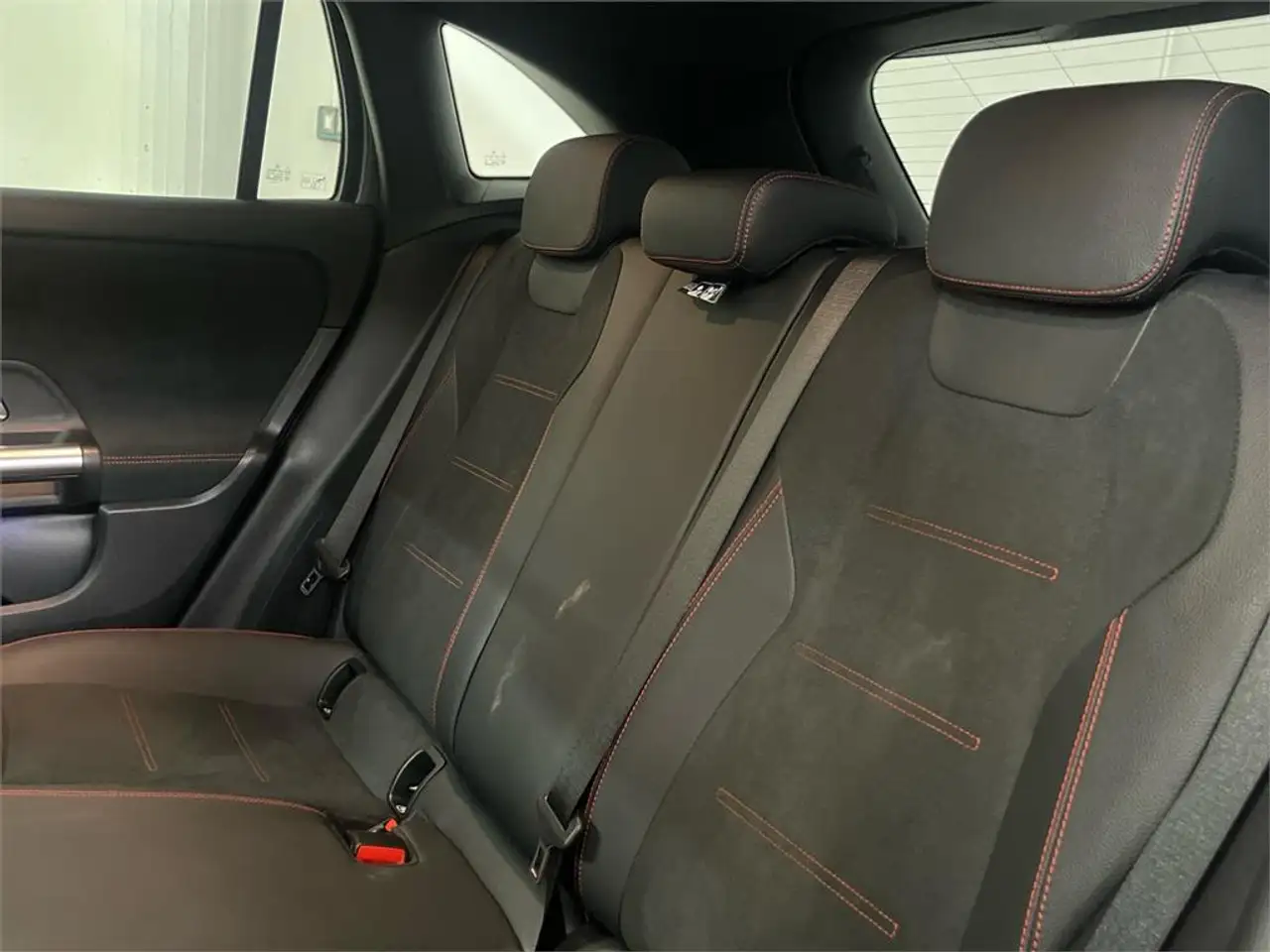Mercedes-Benz GLA 200 D — معرض صور السيارة 11