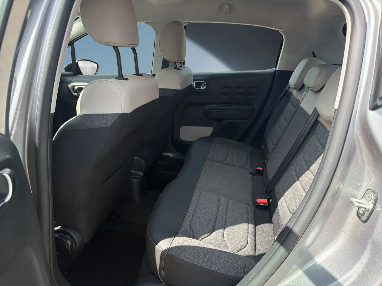 Citroen C3 1.2 Pure Tech Plus LED/SHZG/TEMPOMAT — معرض صور السيارة 12