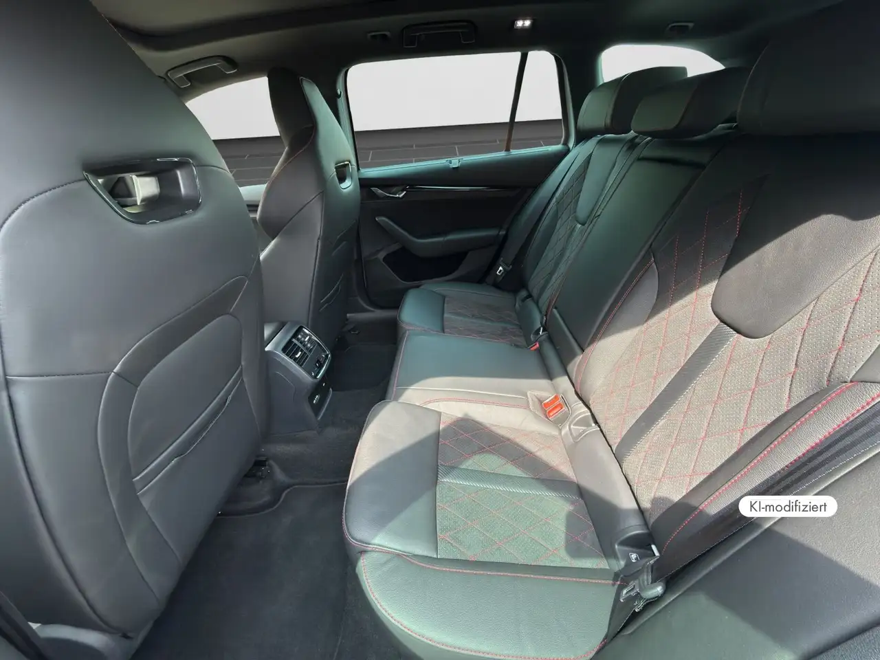 Skoda Octavia IV Combi RS 2.0 TSI DSG MATRIX PANO AHK — معرض صور السيارة 14