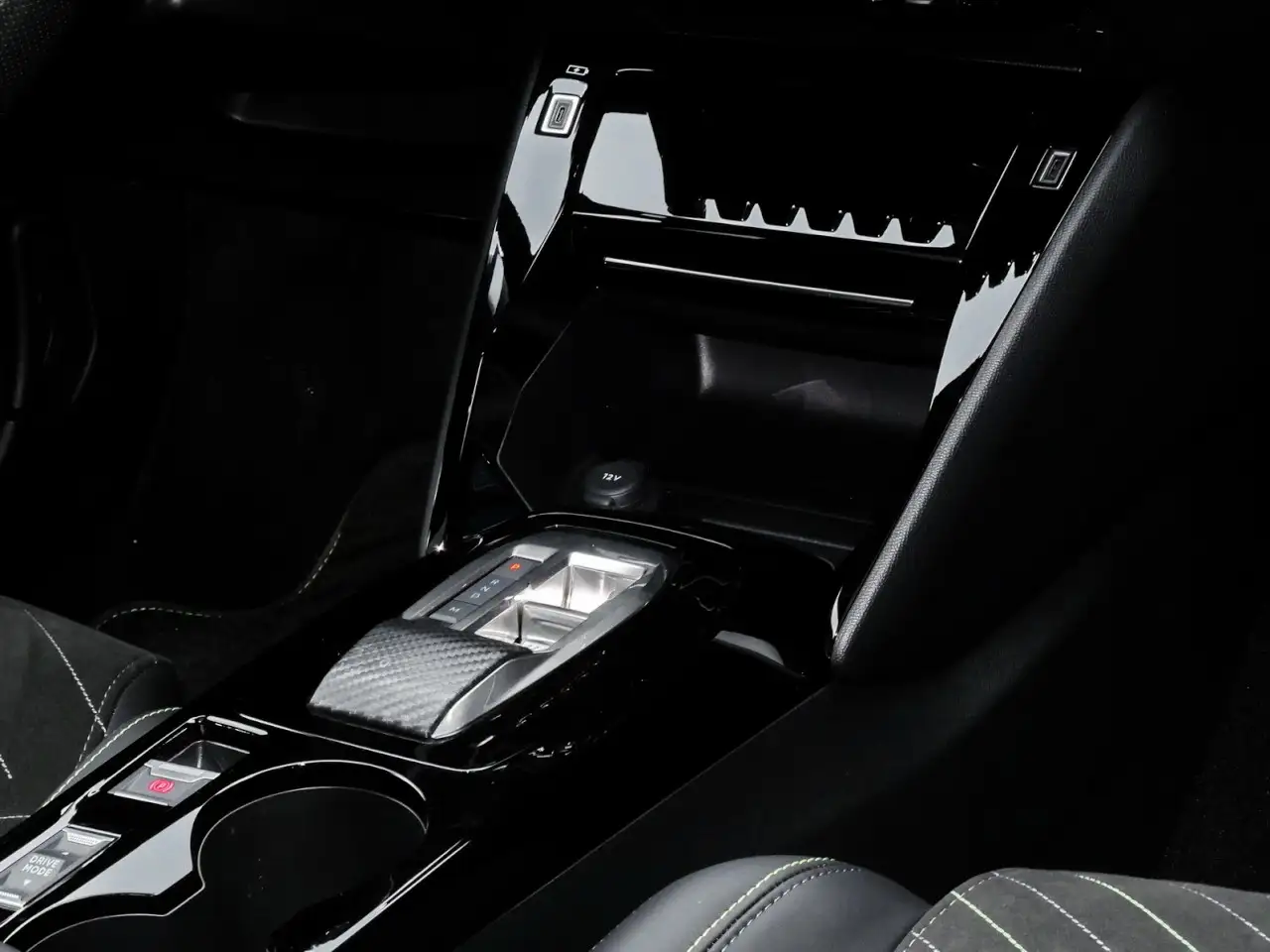 Peugeot 2008 GT 130 PT Aut.+Grip-Cntrl+360Kamera+ACC+LED Klima — Galería del vehículo 7