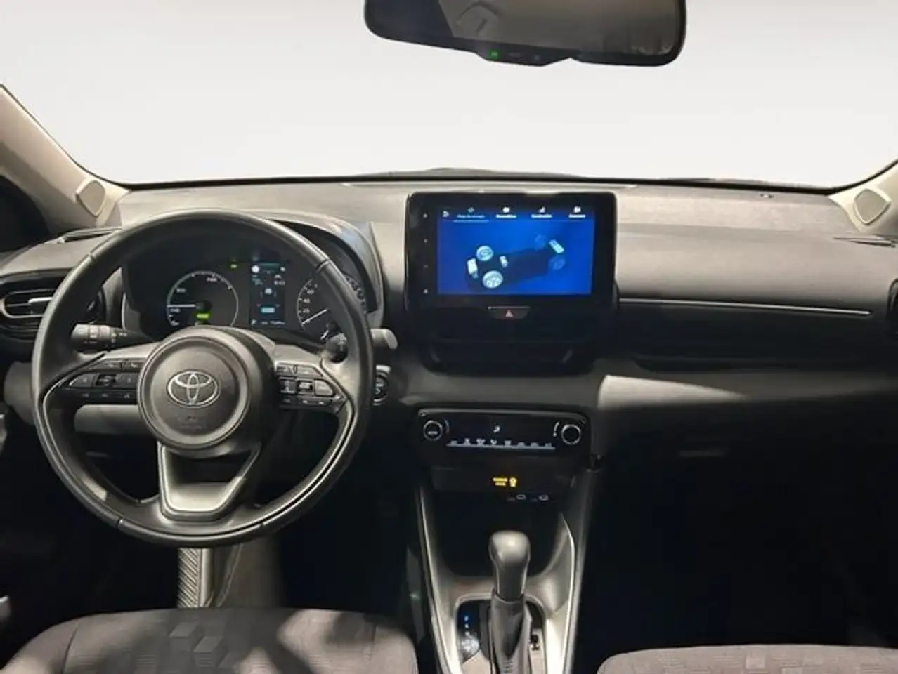 Toyota Yaris 120H 1.5 Active Plus — معرض صور السيارة 8
