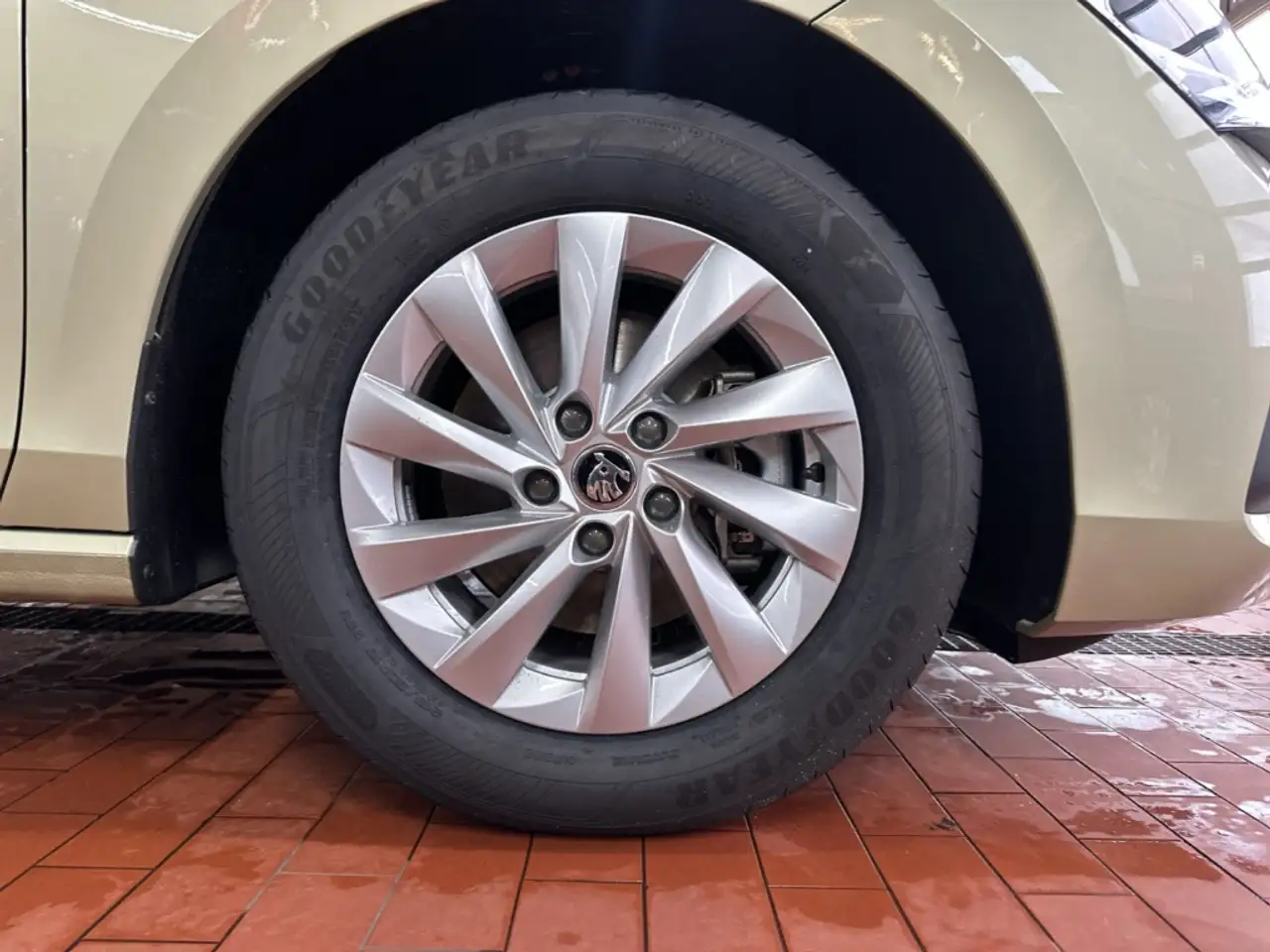 Skoda Superb Combi 1.5 TSI mHEV Essence — Vehicle gallery 12