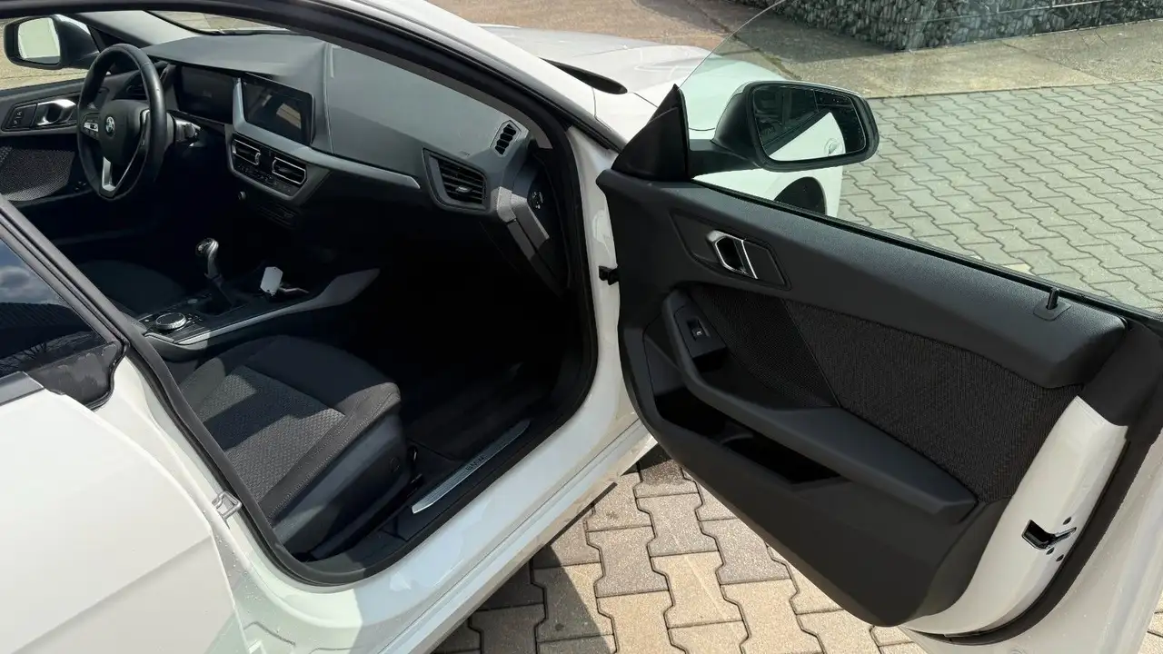 BMW 218 i LED Navi Autom AppleCar — معرض صور السيارة 9