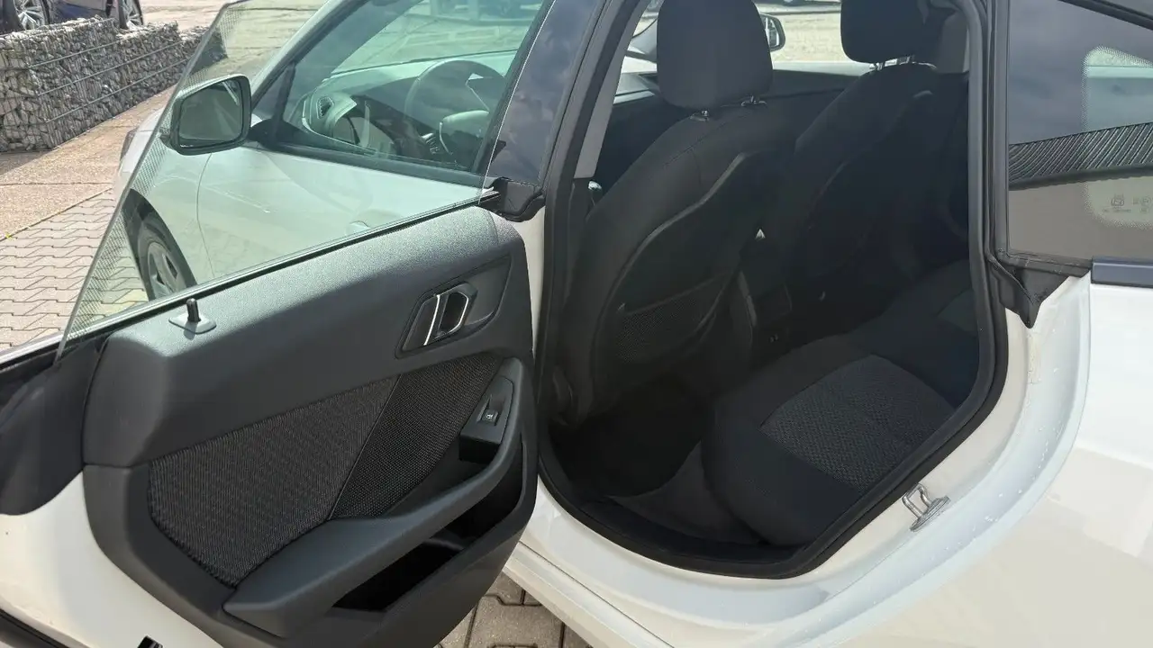 BMW 218 i LED Navi Autom AppleCar — معرض صور السيارة 12