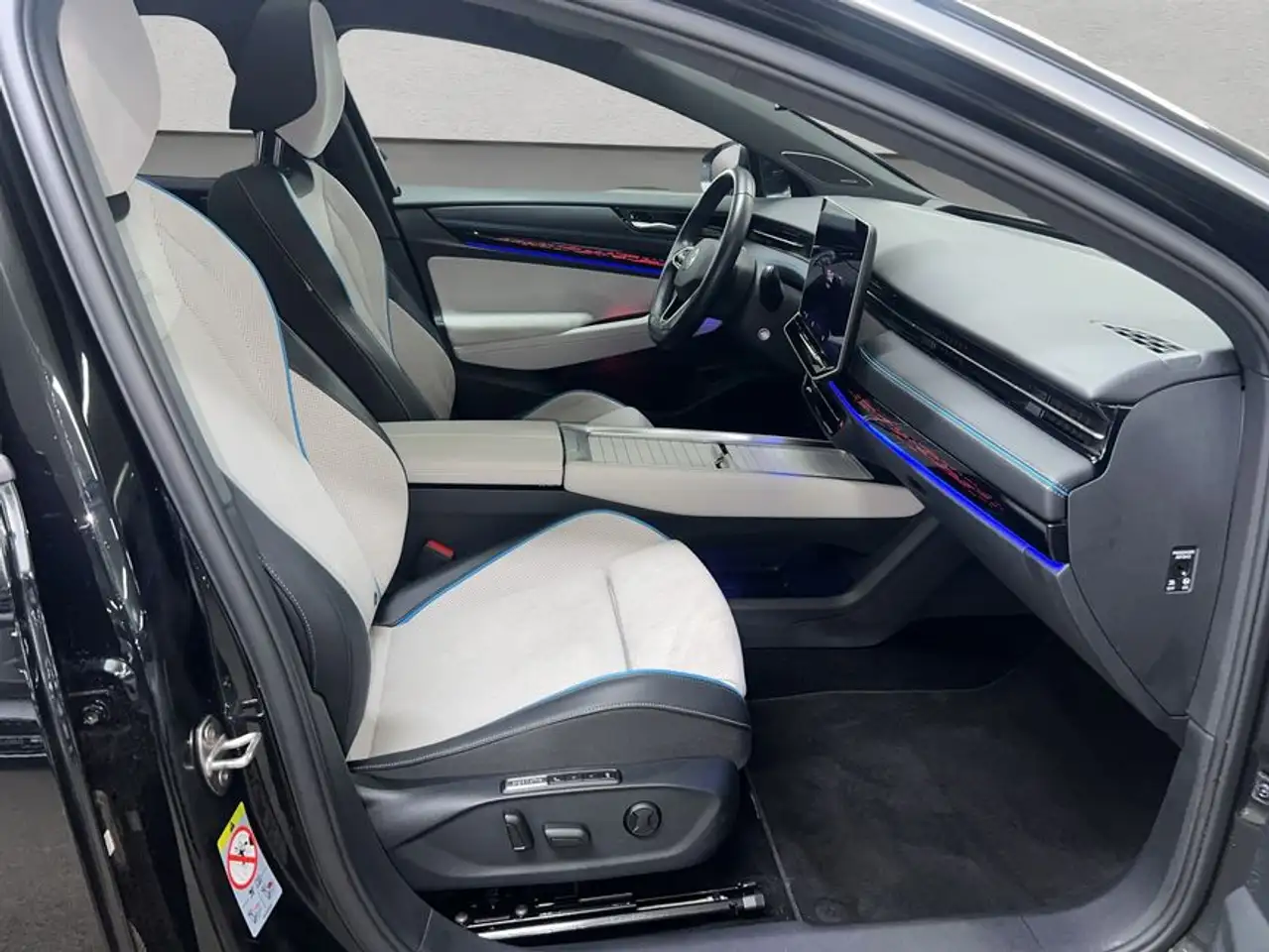 Volkswagen ID.7 Pro 210 kW Panorama Plus Pakete — Galerie du véhicule 19