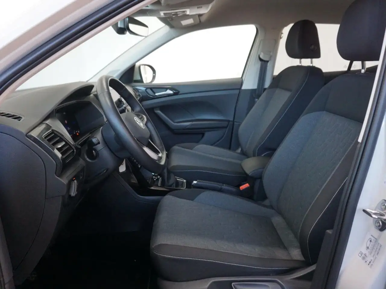 Volkswagen T-Cross Life 1.0 TSI 6-Gang Navi LED Klima — معرض صور السيارة 10