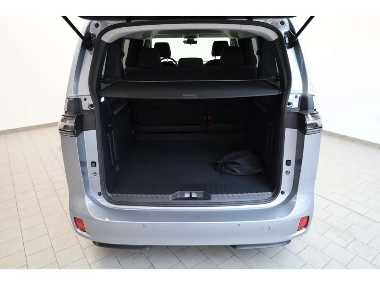 Volkswagen ID. Buzz Pro 77kWh App-Connect/LED/SH/Climatr. — Vehicle gallery 16