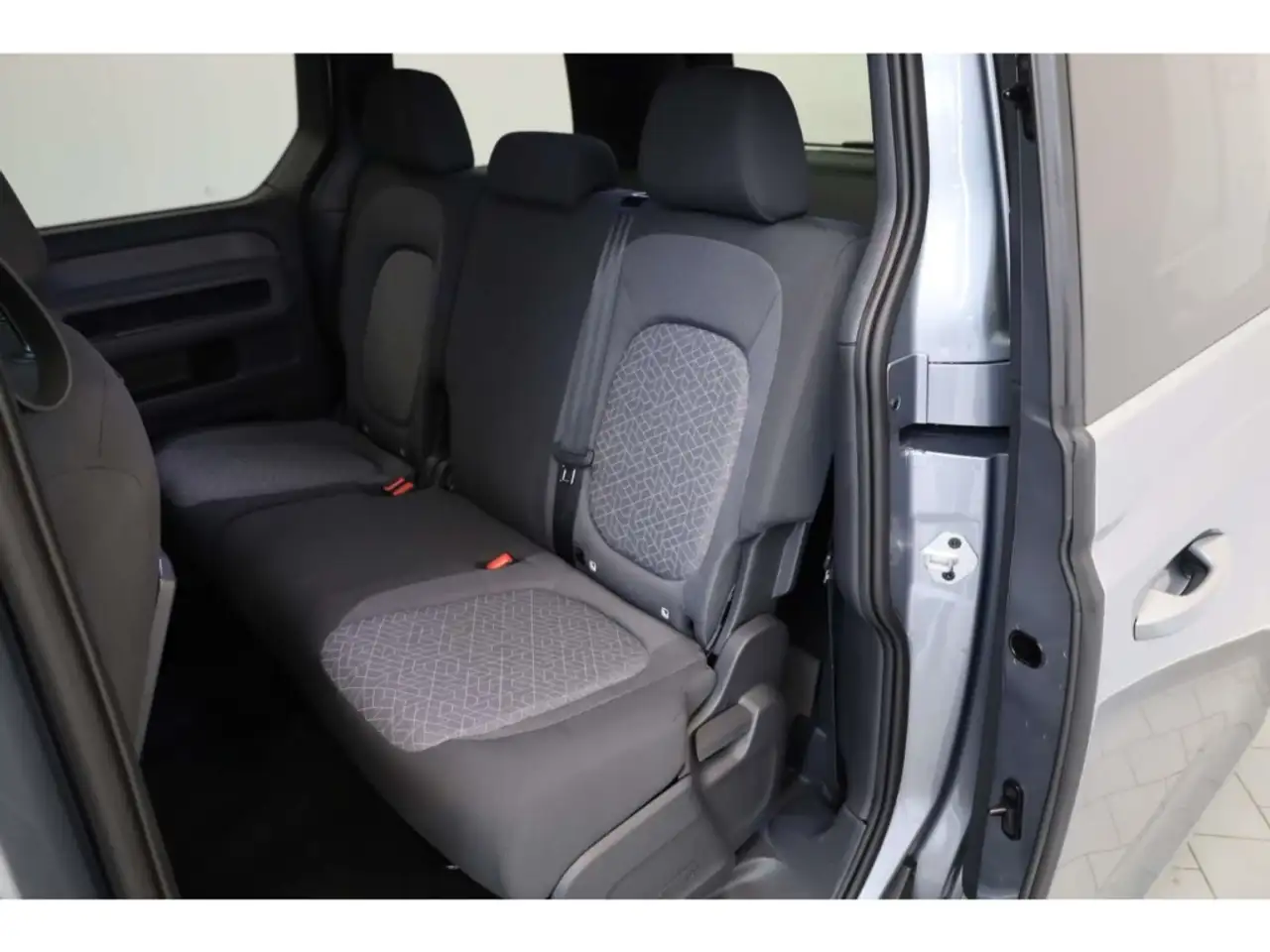Volkswagen ID. Buzz Pro 77kWh App-Connect/LED/SH/Climatr. — Vehicle gallery 15