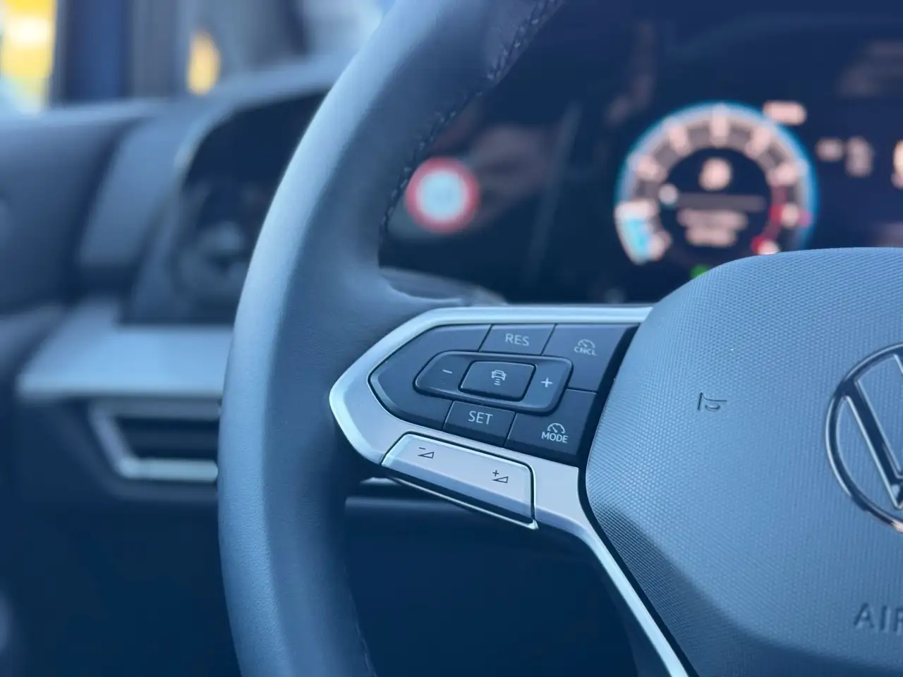Volkswagen Golf VIII Edition 50 1.5 DSG PANO|Matrix|HUD — Galería del vehículo 29