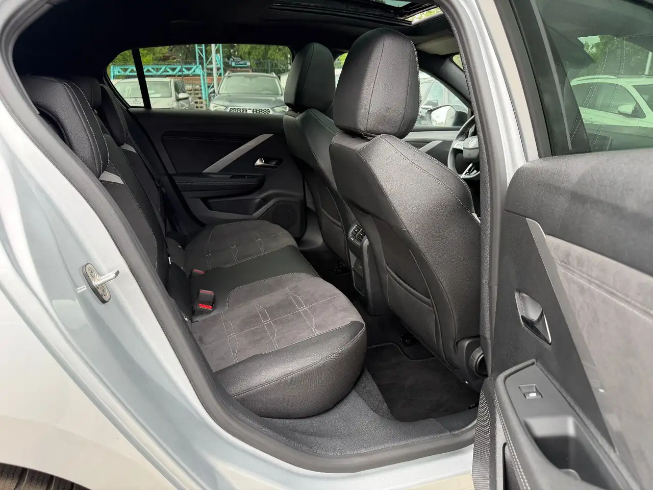 Opel Astra L Ultimate Aut. Assi. PanoDach 360Ka SHZ — معرض صور السيارة 12