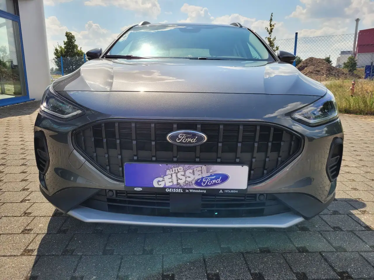 Ford Focus Lim. Active X Autom MHEV NAVI Winterp DAB — معرض صور السيارة 9