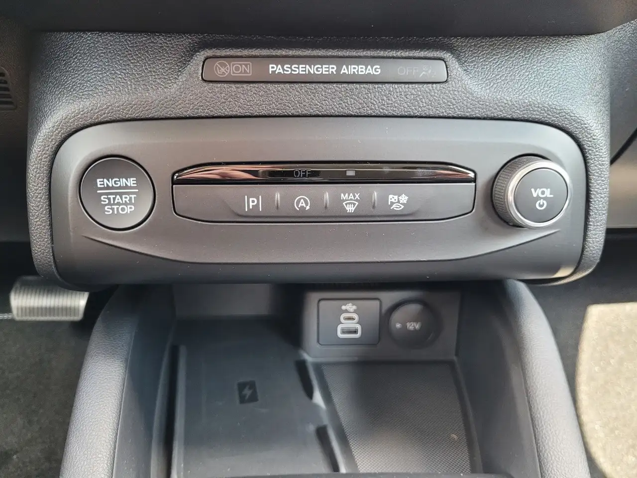 Ford Focus Lim. Active X Autom MHEV NAVI Winterp DAB — معرض صور السيارة 28