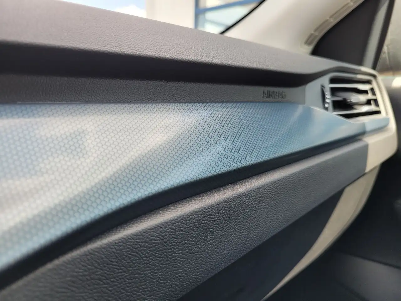 Ford Focus Lim. Active X Autom MHEV NAVI Winterp DAB — معرض صور السيارة 29