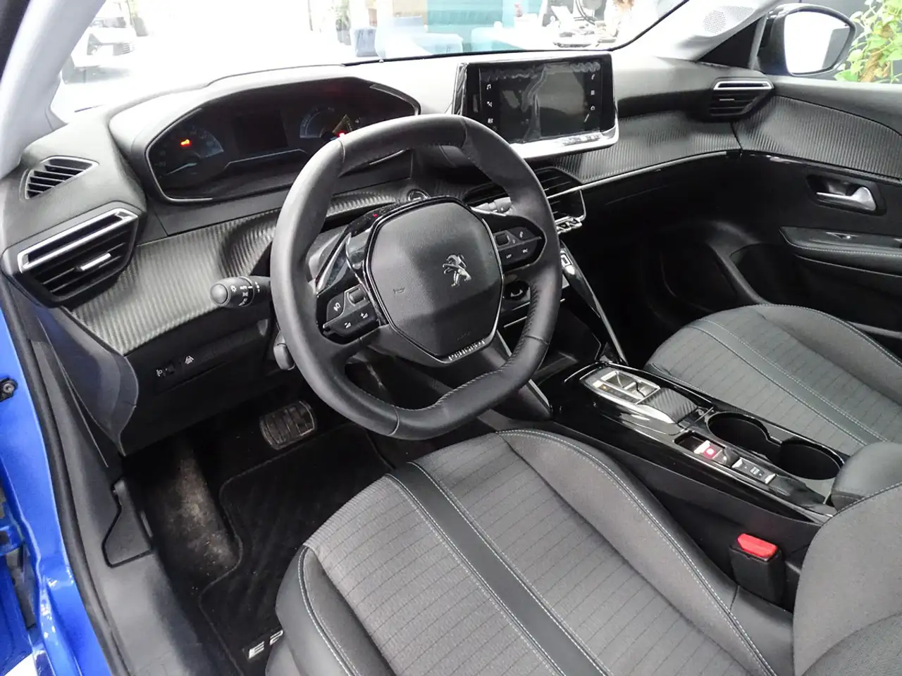 Peugeot 208 Allure Eléctrico 136 — معرض صور السيارة 6