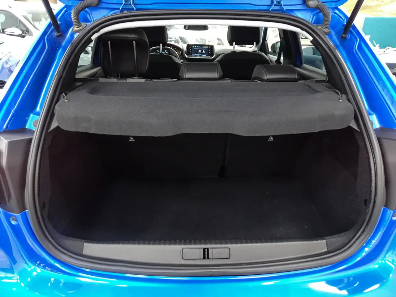 Peugeot 208 Allure Eléctrico 136 — معرض صور السيارة 13