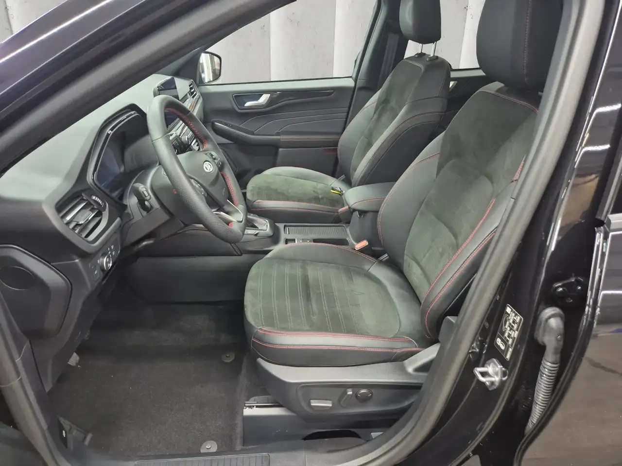 Ford Kuga ST-Line X*PANO*AHK*KAM*ACC*NAVI*SOUND-SYS. — معرض صور السيارة 10