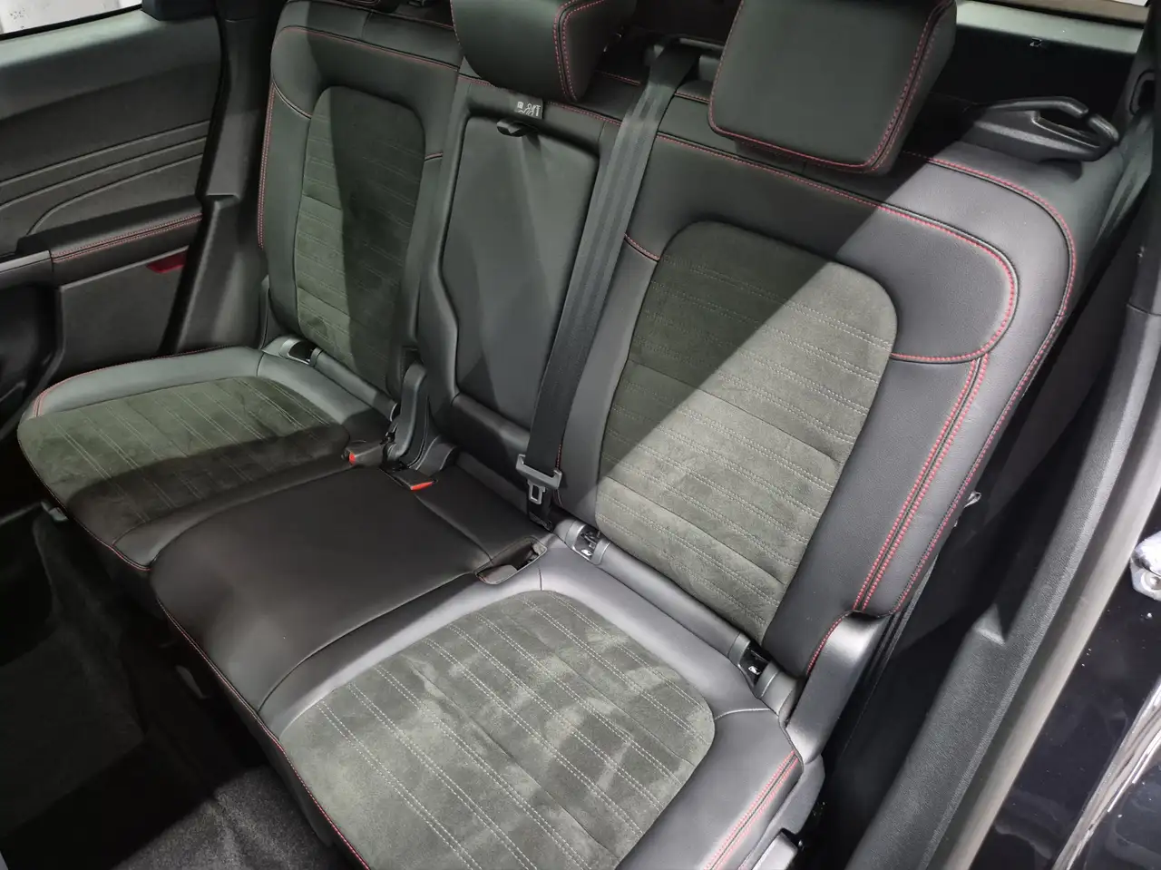 Ford Kuga ST-Line X*PANO*AHK*KAM*ACC*NAVI*SOUND-SYS. — معرض صور السيارة 11