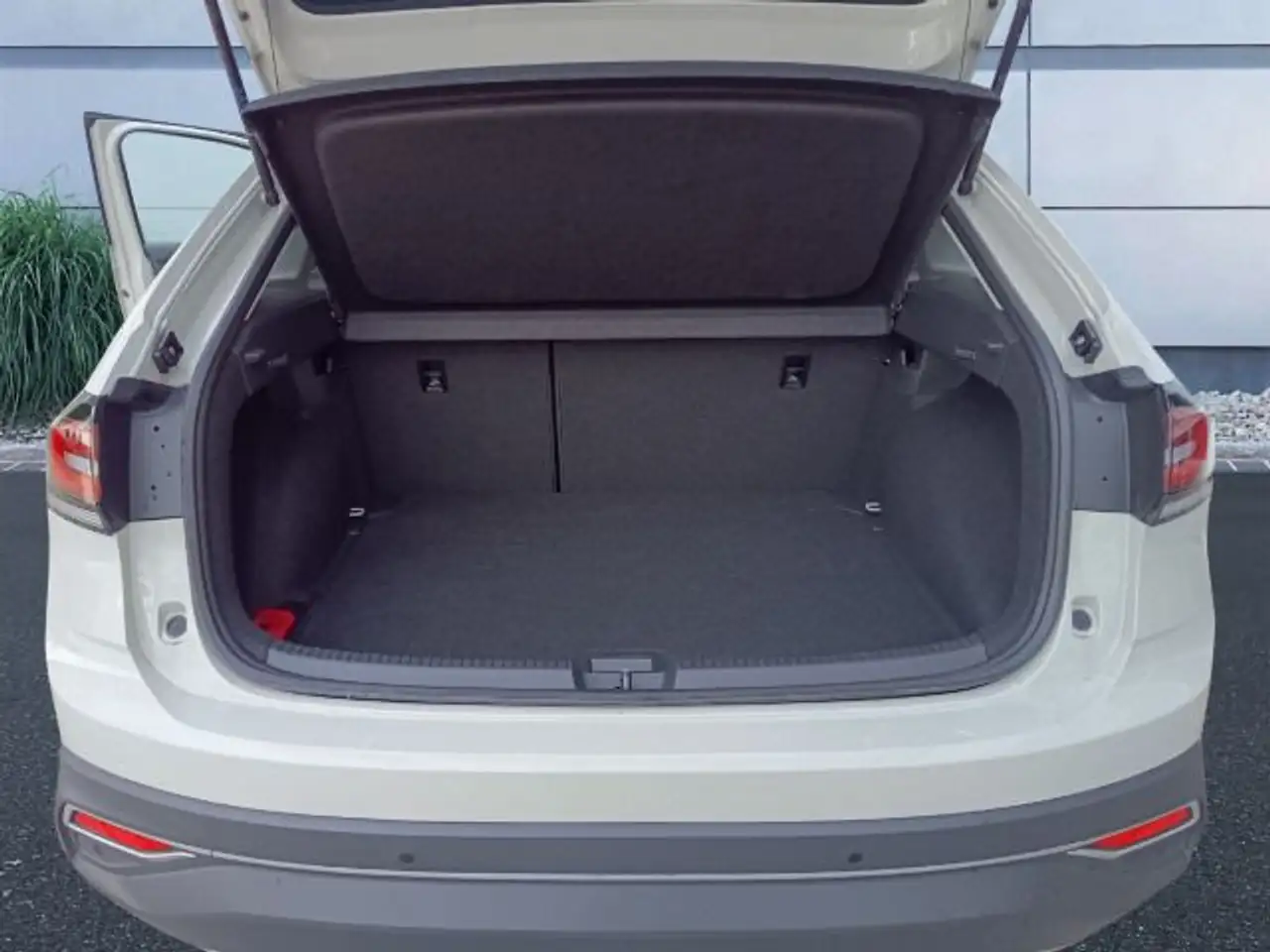 Volkswagen Taigo Style | 1.5 TSI DSG | AHK | Navi | Kamera — معرض صور السيارة 8