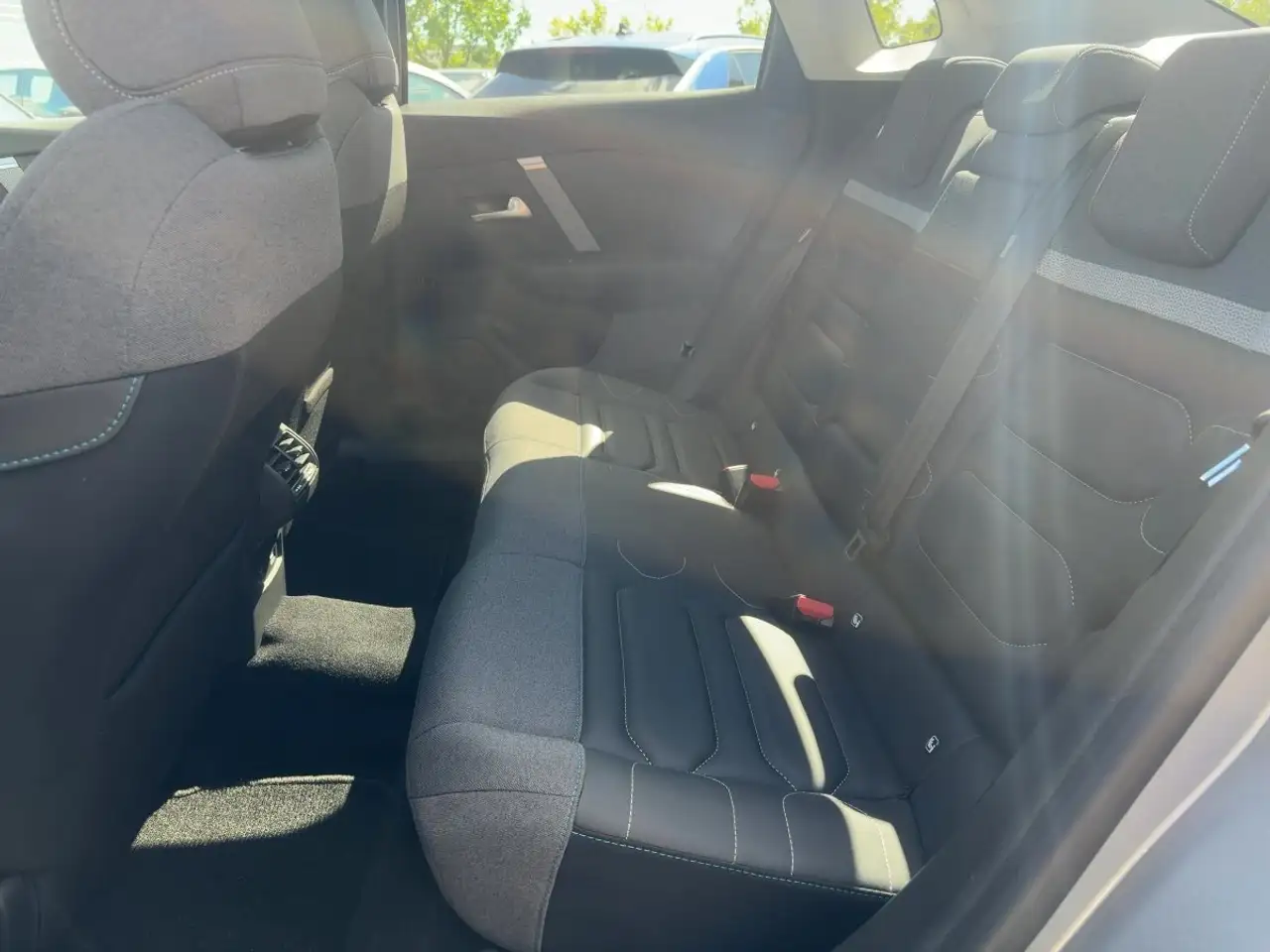 Citroen C4 X 1.2 PureTech 130 Max LED+Navi+2xKlima+Kam. — Galerie du véhicule 9