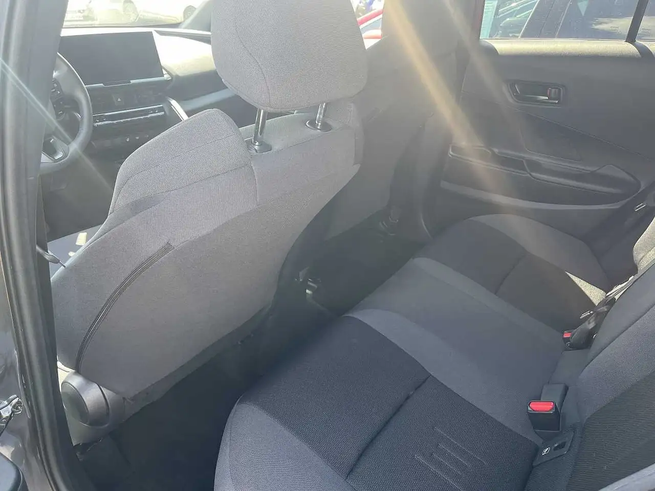 Toyota C-HR 1.8 Hybrid Team D — معرض صور السيارة 6