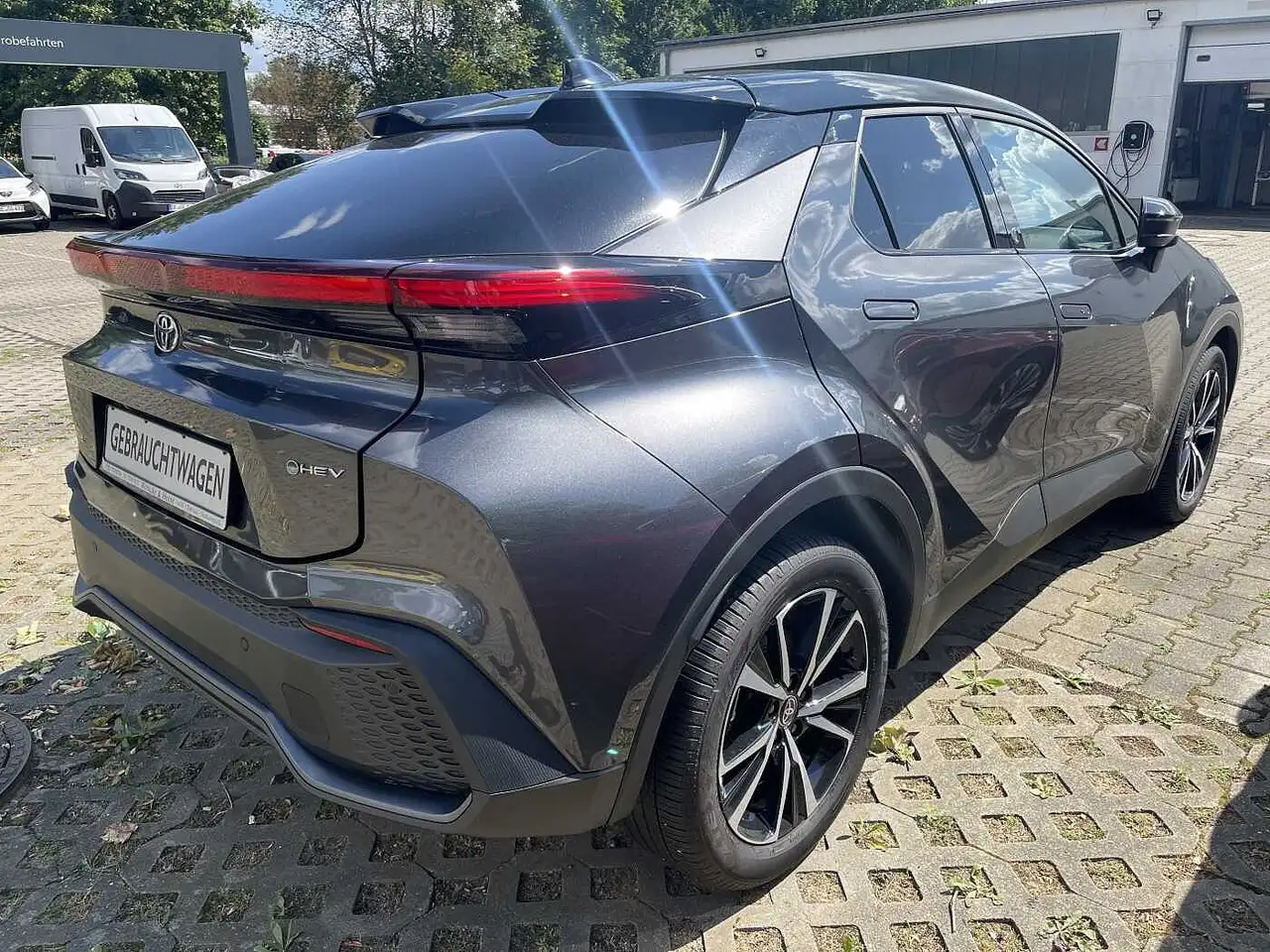 Toyota C-HR 1.8 Hybrid Team D — معرض صور السيارة 4
