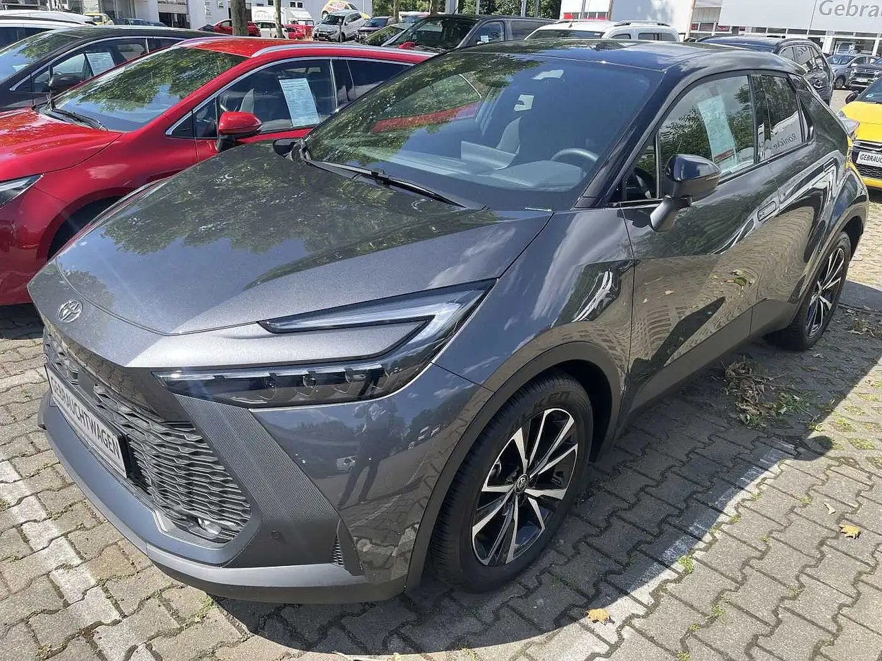 Toyota C-HR 1.8 Hybrid Team D — معرض صور السيارة 2