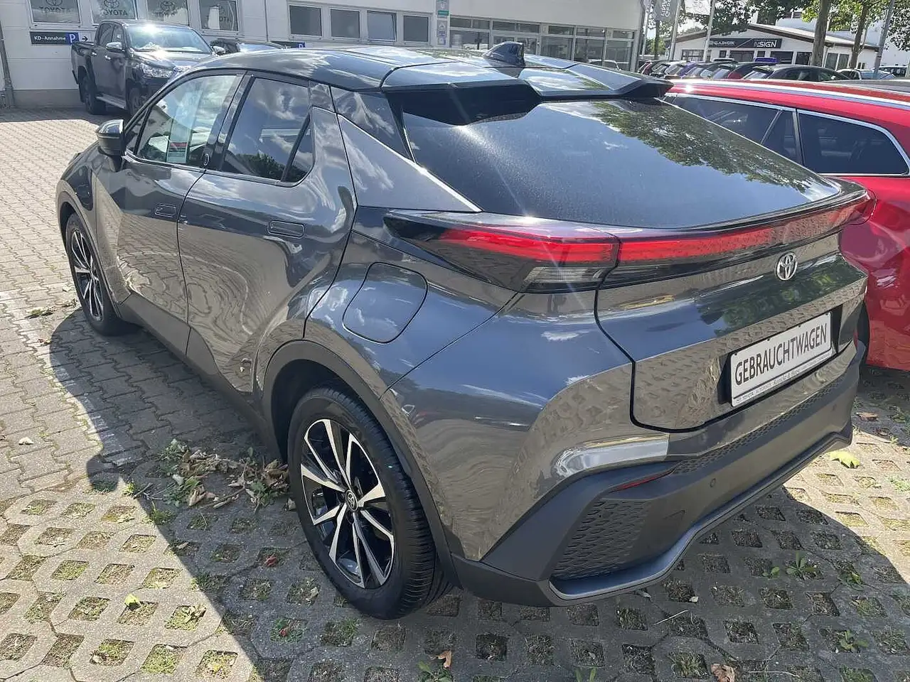 Toyota C-HR 1.8 Hybrid Team D — معرض صور السيارة 3