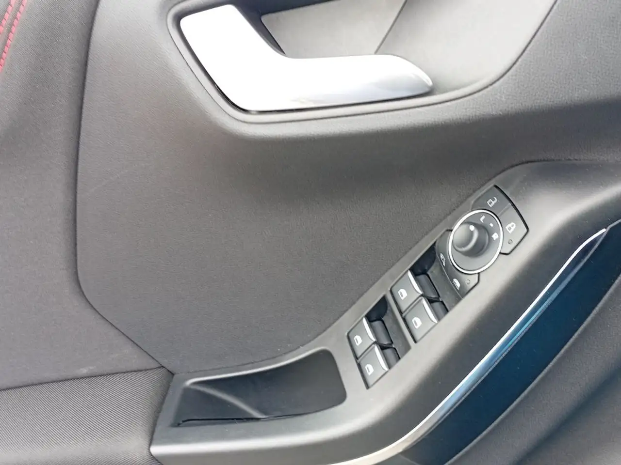 Ford Puma 1.0 EcoBoost Hybrid ST-LINE — معرض صور السيارة 12