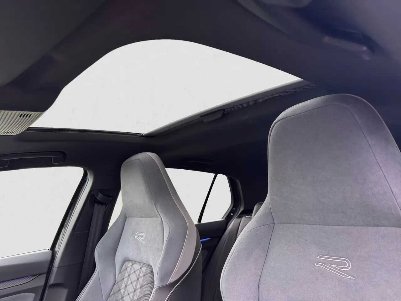 Volkswagen Golf R-Line eTSI DSG|PANO|HEADUP|LED+|KAMERA|NAV — Galería del vehículo 14