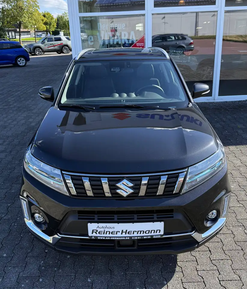 Suzuki Vitara 1.5 Comfort+ ALLGRIP AGS Hybrid NAV KAMERA LED ACC PANODACH APPLE CarPlay ANDROID Auto KEYLESS GO/ENTRY — Galerie du véhicule 3