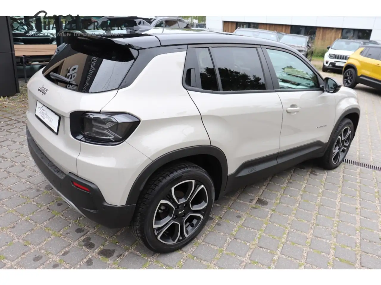 Jeep Avenger Summit Mild-Hybrid inkl. Navi, Panoramadach, JBL, — Galerie du véhicule 6