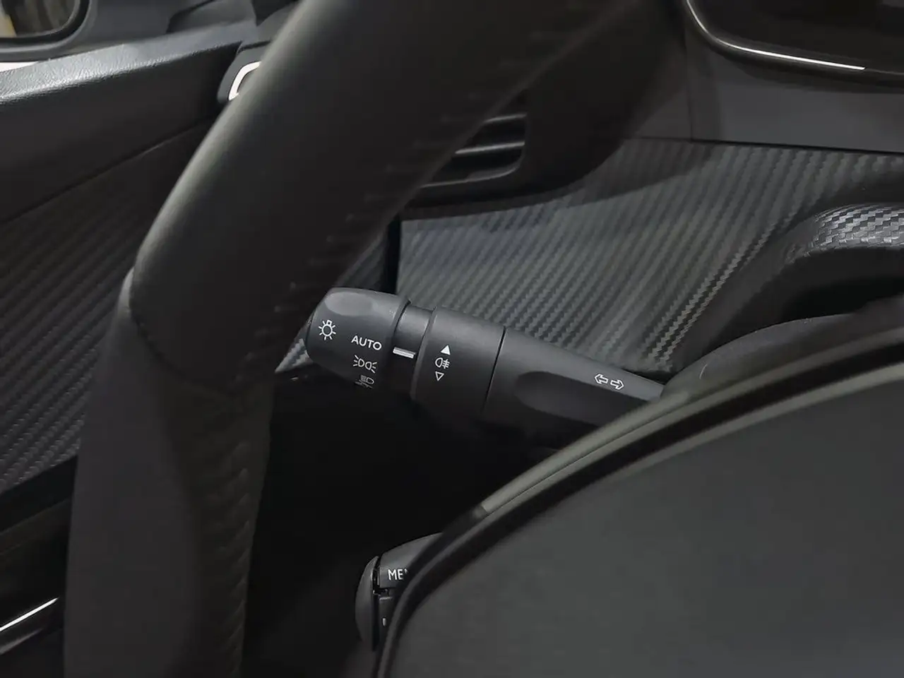 Peugeot 2008 1.2 PureTech S&S Allure 100 — معرض صور السيارة 14